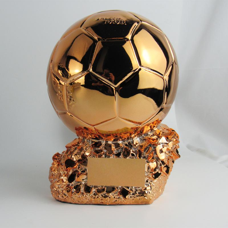 Украшение в виде трофея «Золотой мяч»: Поделка из смолы на футбольную тематику, Сувенир к Чемпионату мира 2022, В наличии
Украшение в виде трофея «Золотой мяч»: Поделка из смолы на футбольную тематику, Сувенир к Чемпионату мира 2022, В наличии