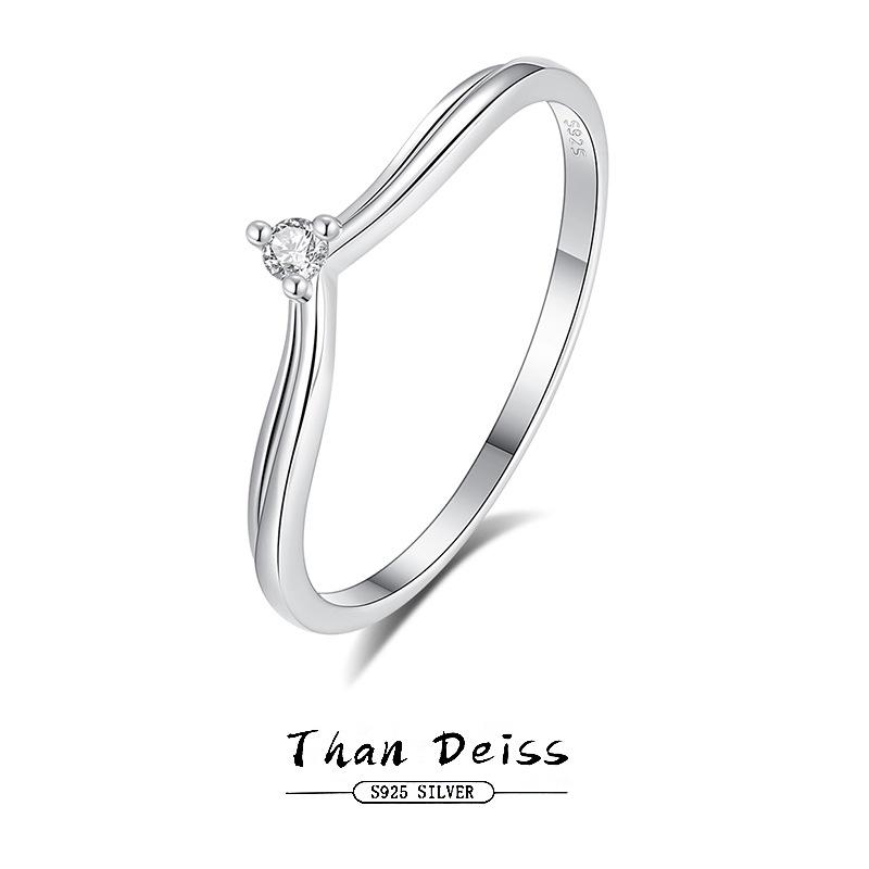 Minimalist V-Shaped Crown Ring: Stackable S925 Silver Single Stone Women s Index Finger Ring Size 8
Minimalist V-Shaped Crown Ring: Stackable S925 Silver Single Stone Women s Index Finger Ring Size 8
