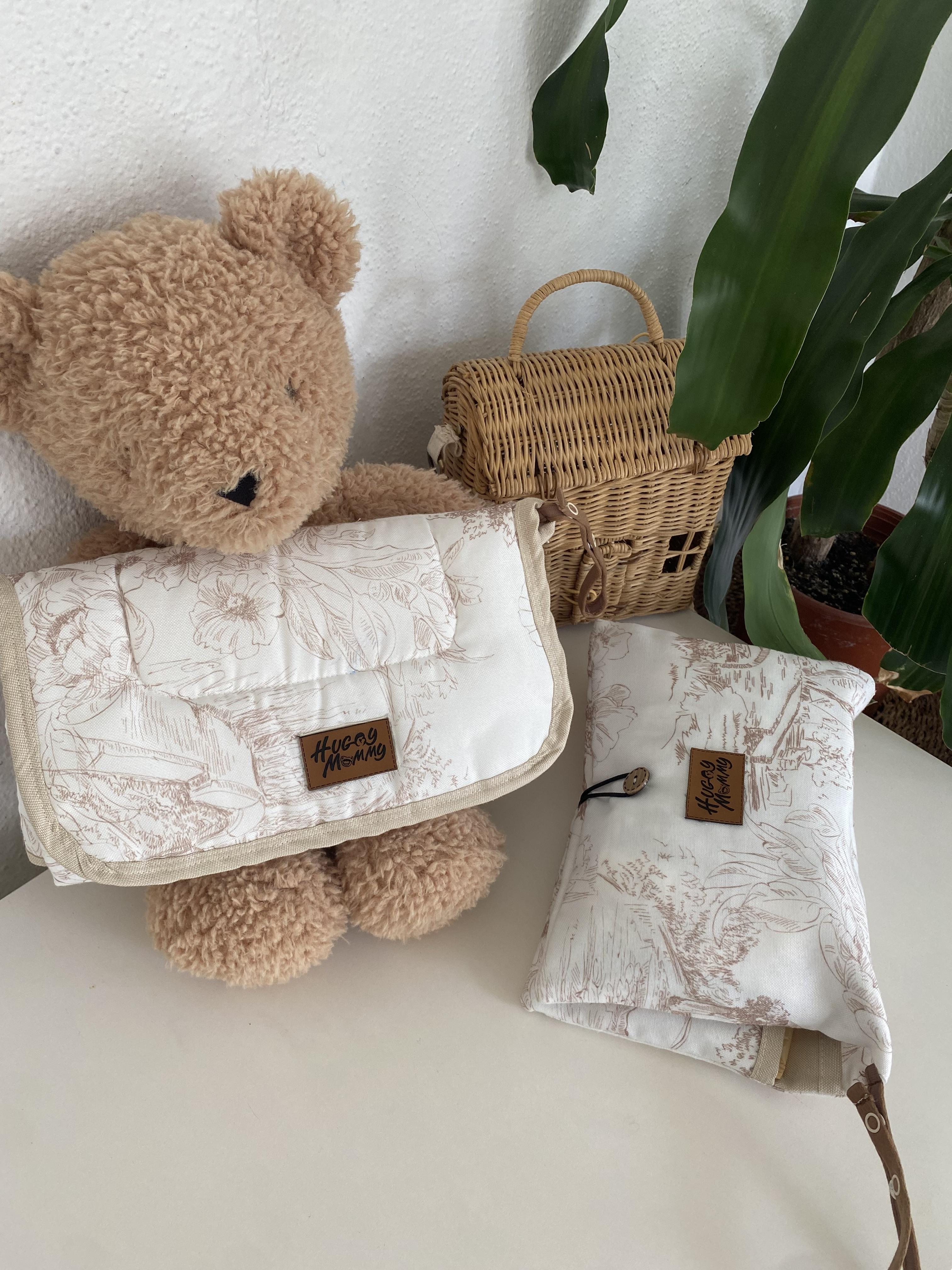 Huggy Mommy Baby Care Organizer Bag and Waterproof Diaper Changing Pad 2-Piece Set - Compact Baby Essentials Traveler Set Hygiene Kit
Huggy Mommy Baby Care Organizer Bag and Waterproof Diaper Changing Pad 2-Piece Set - Compact Baby Essentials Traveler Set Hygiene Kit