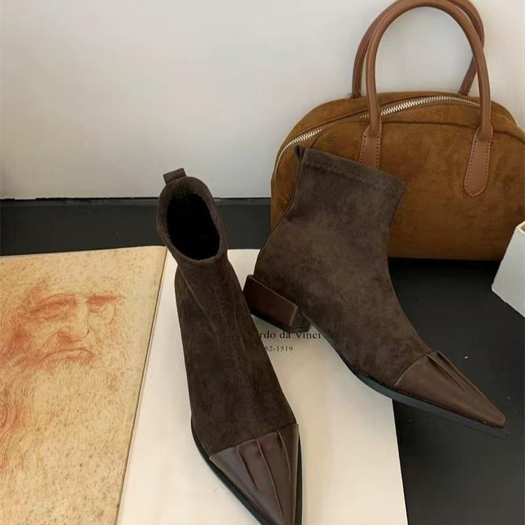 Pointed short boots women s 2024 new autumn and winter boots thick heel medium heel short boots thin women s boots design sense Martin boots 40 коричневий
Pointed short boots women s 2024 new autumn and winter boots thick heel medium heel short boots thin women s boots design sense Martin boots 40 коричневий