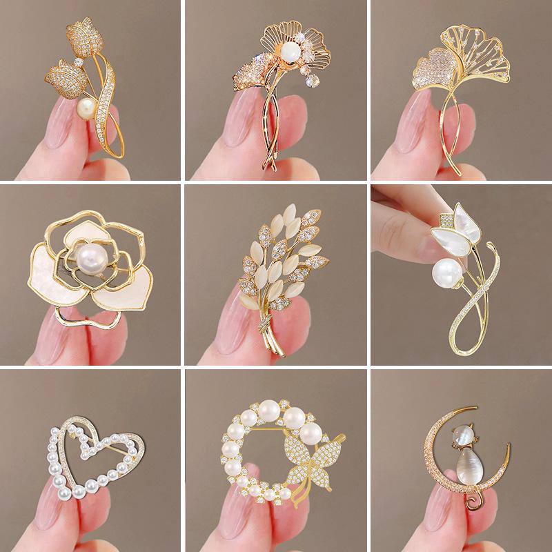 Emerald Butterfly High-end Brooch High-end Sense Pin Delicate Tassel Dragonfly Metal Brooch Personalized Accessories
Emerald Butterfly High-end Brooch High-end Sense Pin Delicate Tassel Dragonfly Metal Brooch Personalized Accessories