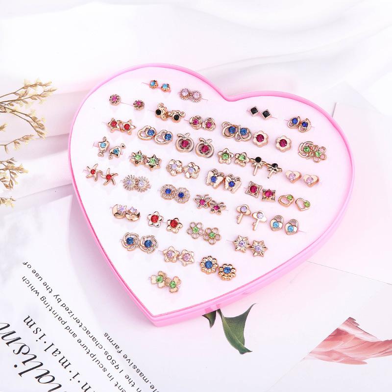 E2221 Small Stud Earrings With Rhinestone Plastic Box, Simple Earrings With Temperament
E2221 Small Stud Earrings With Rhinestone Plastic Box, Simple Earrings With Temperament