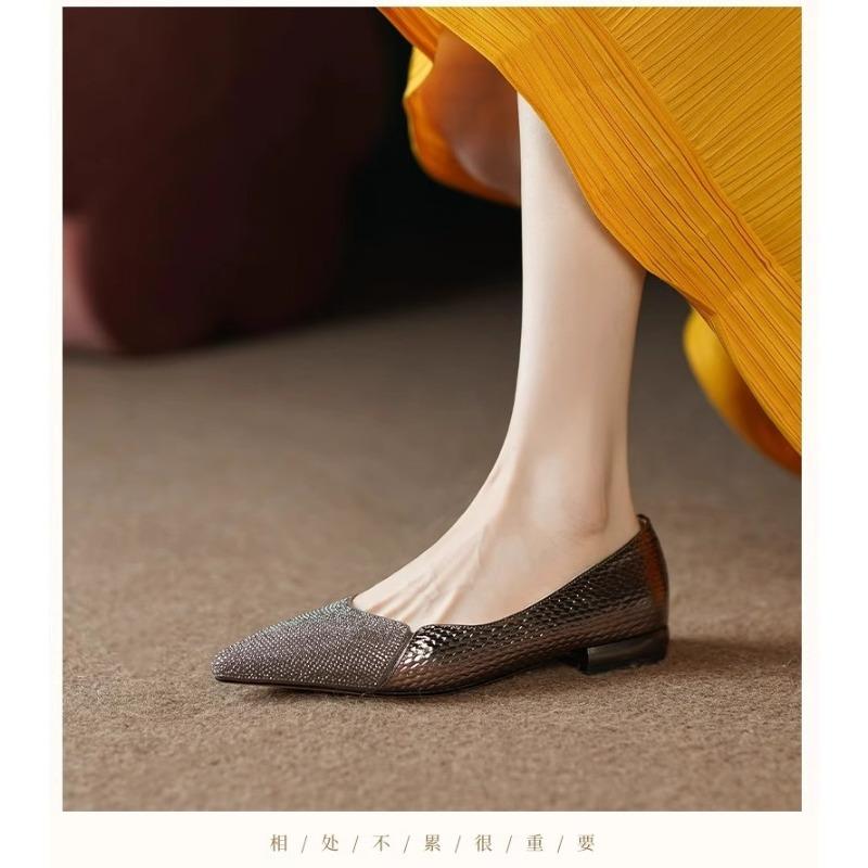 New single shoes women s rhinestone fashion shallow mouth spring and autumn pointed head one pedal low heel comfortable grandma shoes 40 темно-сірий
New single shoes women s rhinestone fashion shallow mouth spring and autumn pointed head one pedal low heel comfortable grandma shoes 40 темно-сірий