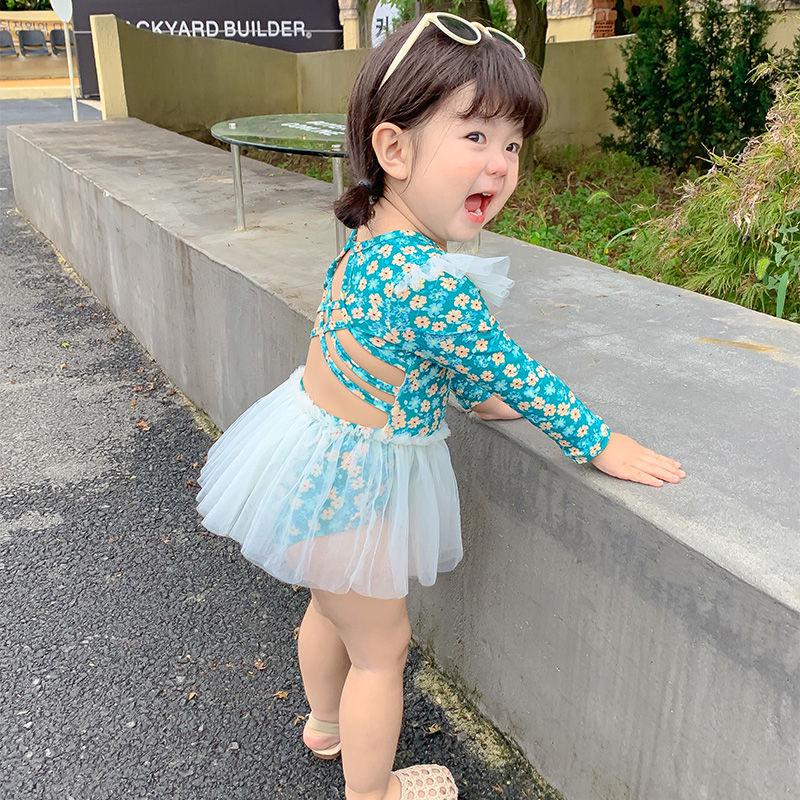 Girls Long-Sleeve Fairy Dress Swimsuit with Sun Protection and Tulle Skirt Size 90 (for height ~80cm)
Girls Long-Sleeve Fairy Dress Swimsuit with Sun Protection and Tulle Skirt Size 90 (for height ~80cm)