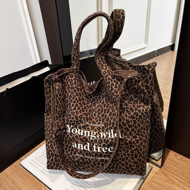 Модная, Повседневная и Персонализированная Сумка-тоут большой вместимости, Высококачественная Одноплечевая Сумка-кроссбоди для Женщин цветной печати леопарда
Модная, Повседневная и Персонализированная Сумка-тоут большой вместимости, Высококачественная Одноплечевая Сумка-кроссбоди для Женщин цветной печати леопарда