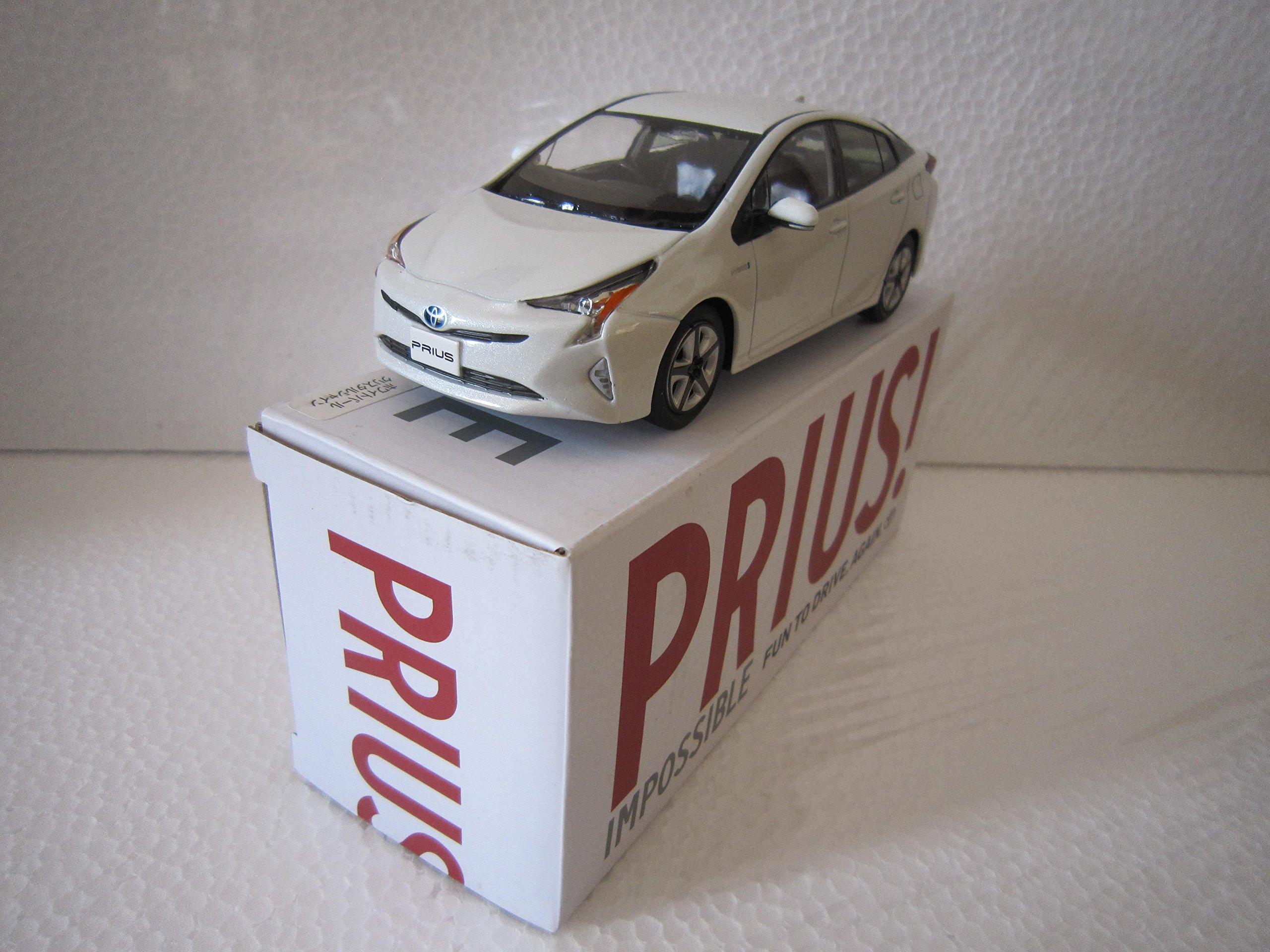 Официальный образец цвета нового миникара Toyota Prius White Pearl Crystal Shine 070 1/30 белый
Официальный образец цвета нового миникара Toyota Prius White Pearl Crystal Shine 070 1/30 белый