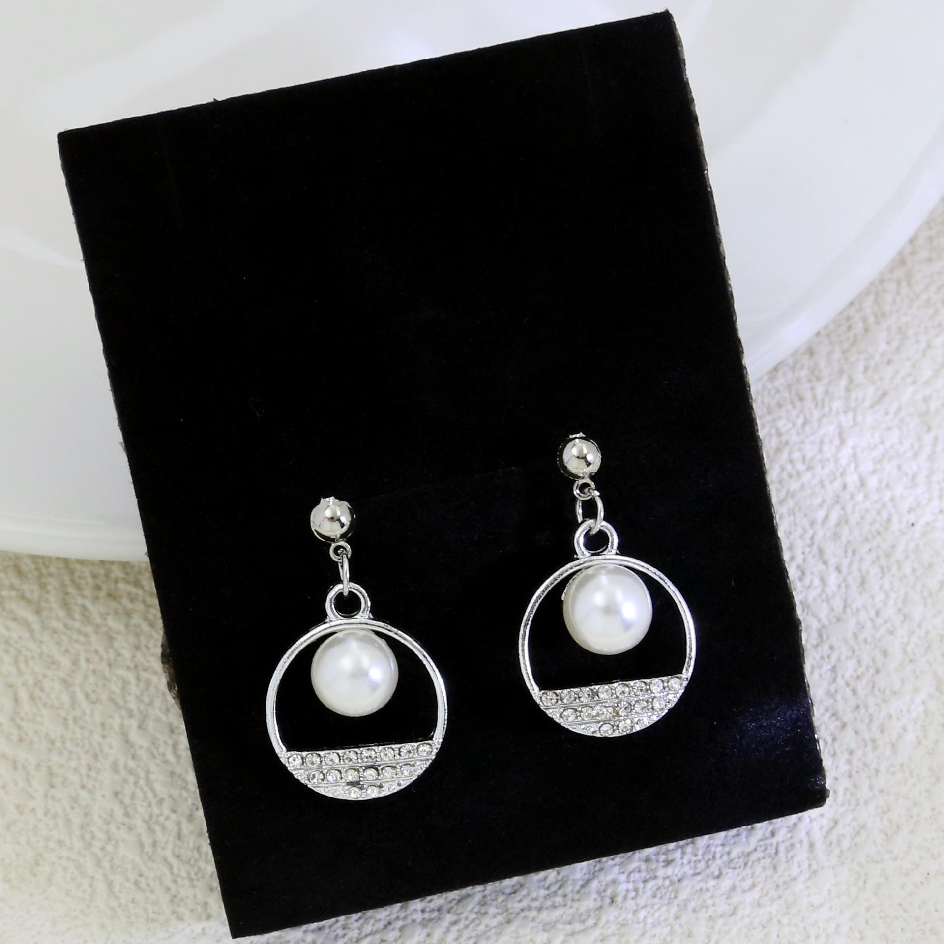 Female Pearl Earrings - Versatile and Stylish Stud Earrings White Pearl Hoop Earrings for Women - Wedding Gift
Female Pearl Earrings - Versatile and Stylish Stud Earrings White Pearl Hoop Earrings for Women - Wedding Gift