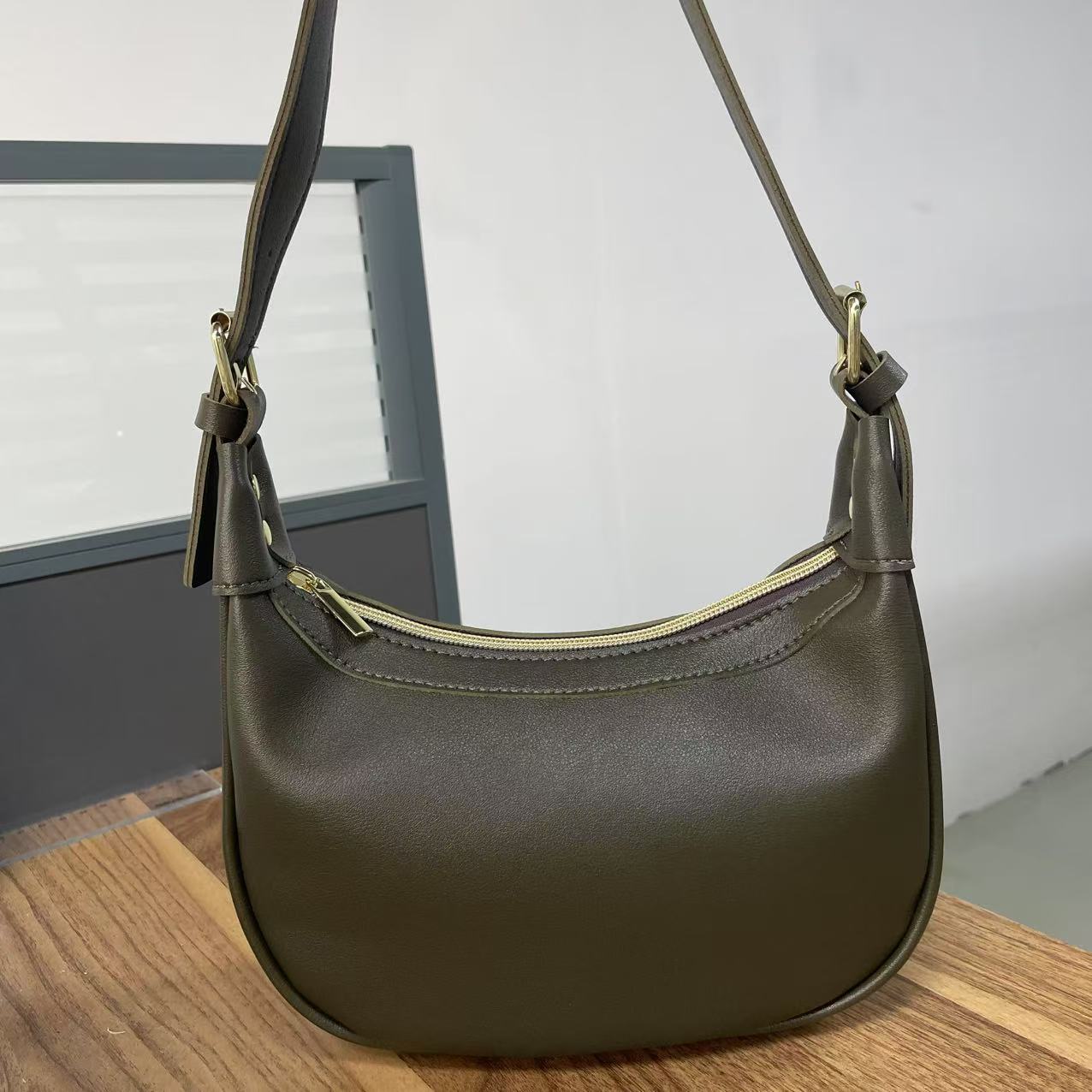 Дизайн Повседневной Сумки-Полумесяца для Поездок на Работу, Универсальная и Высококлассная Сумка-Пельмень Седло, которую можно носить через плечо
Дизайн Повседневной Сумки-Полумесяца для Поездок на Работу, Универсальная и Высококлассная Сумка-Пельмень Седло, которую можно носить через плечо