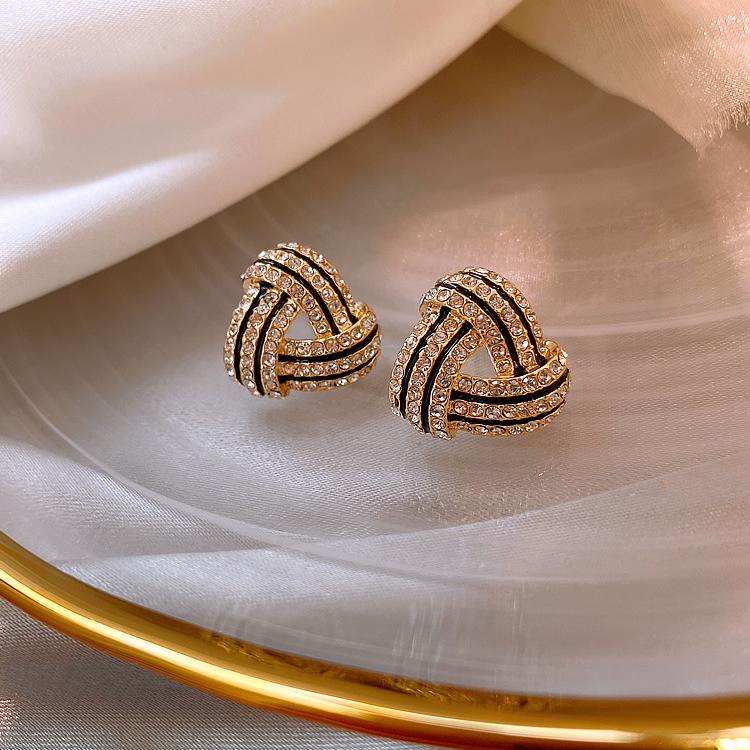 2021 New Statement Earring High Sense Of Triangle Popular Net Red Temperament Earrings Student Birthday Gift Zircon Accessories золотой
2021 New Statement Earring High Sense Of Triangle Popular Net Red Temperament Earrings Student Birthday Gift Zircon Accessories золотой