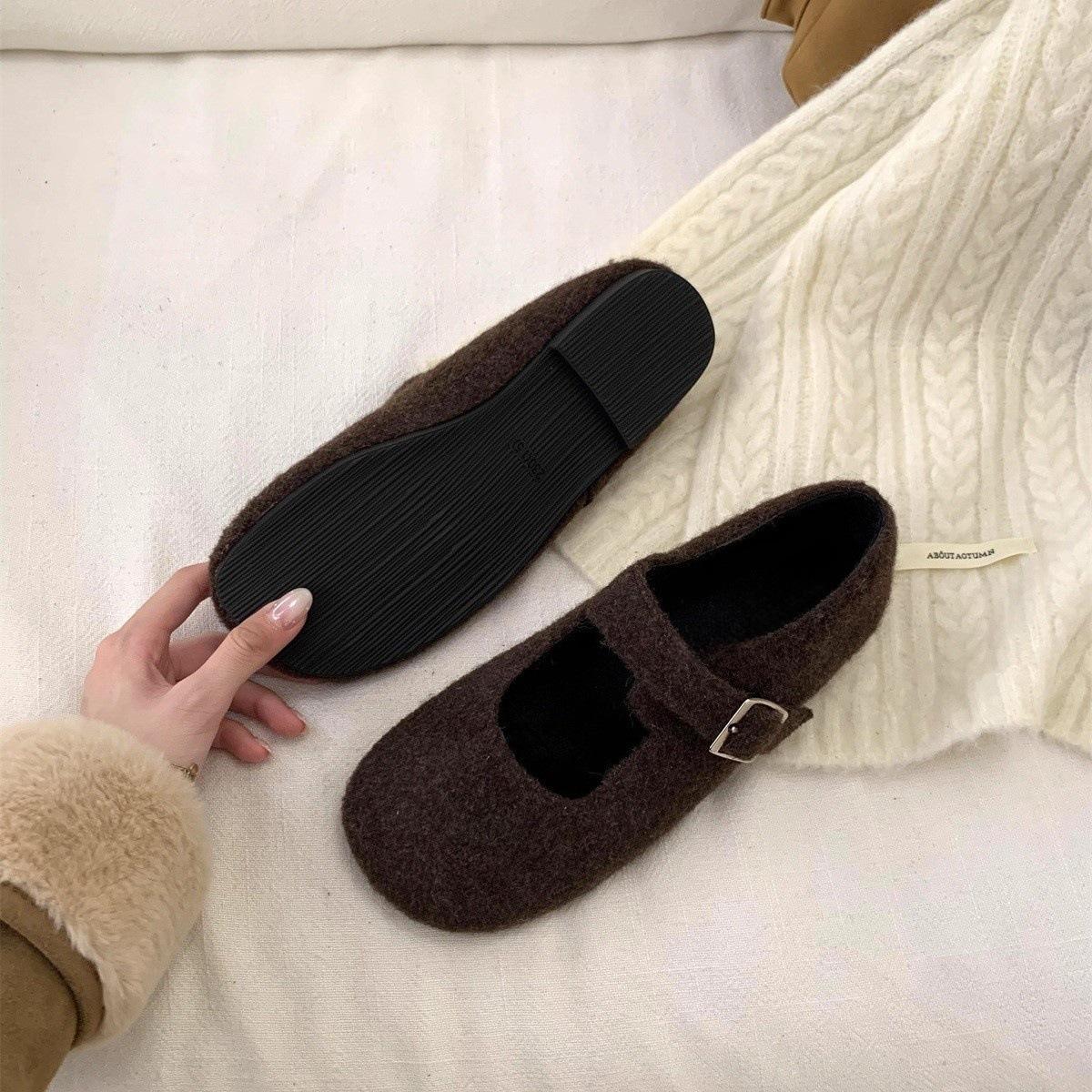 Fleece single shoes winter 2025 new fluffy shoes wear French temperament Mary Jane shoes warm beanie shoes 40 коричневий
Fleece single shoes winter 2025 new fluffy shoes wear French temperament Mary Jane shoes warm beanie shoes 40 коричневий