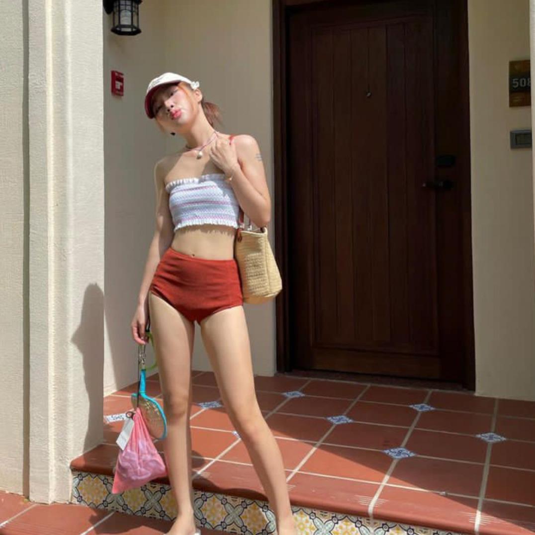 Korean Dongdaemun-Style Striped Color Block Bikini: Sexy, Elegant Two-Piece Swimsuit for Women M
Korean Dongdaemun-Style Striped Color Block Bikini: Sexy, Elegant Two-Piece Swimsuit for Women M