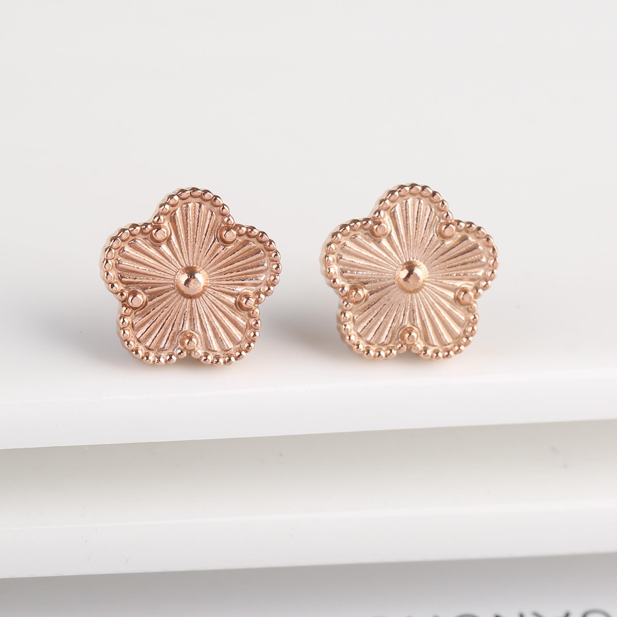 Hot Sale Stainless Steel Laser Five Leaf Flower Petal Adjustable Clover Bracelet Classic for Woman Girl Brand Zircon Party Gift
Hot Sale Stainless Steel Laser Five Leaf Flower Petal Adjustable Clover Bracelet Classic for Woman Girl Brand Zircon Party Gift