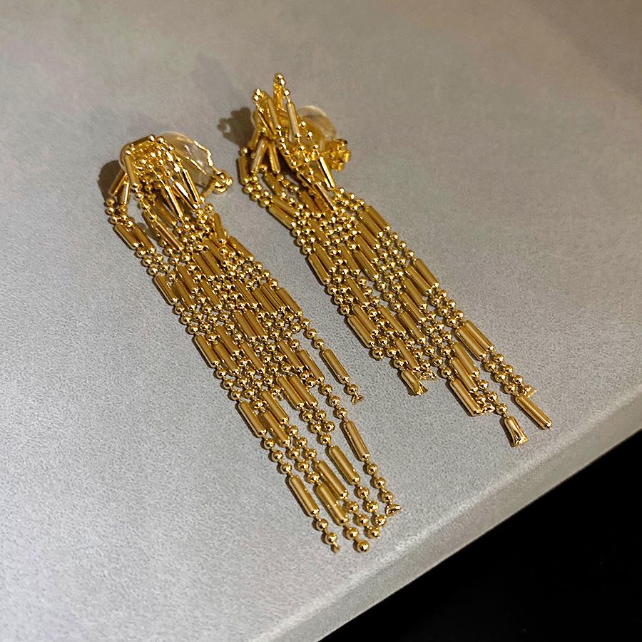 K real gold electroplated fringed simple and fashionable ear clips European and American retro temperament earrings light luxury high-end earrings
K real gold electroplated fringed simple and fashionable ear clips European and American retro temperament earrings light luxury high-end earrings