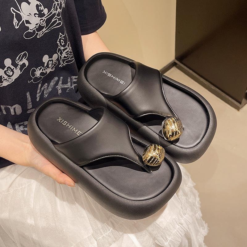 In the spring and summer of 2025, the new sponge cake bottom, high-grade rhinestone one-word drag, and non-slip daily cool slippers. 35 чёрный
In the spring and summer of 2025, the new sponge cake bottom, high-grade rhinestone one-word drag, and non-slip daily cool slippers. 35 чёрный