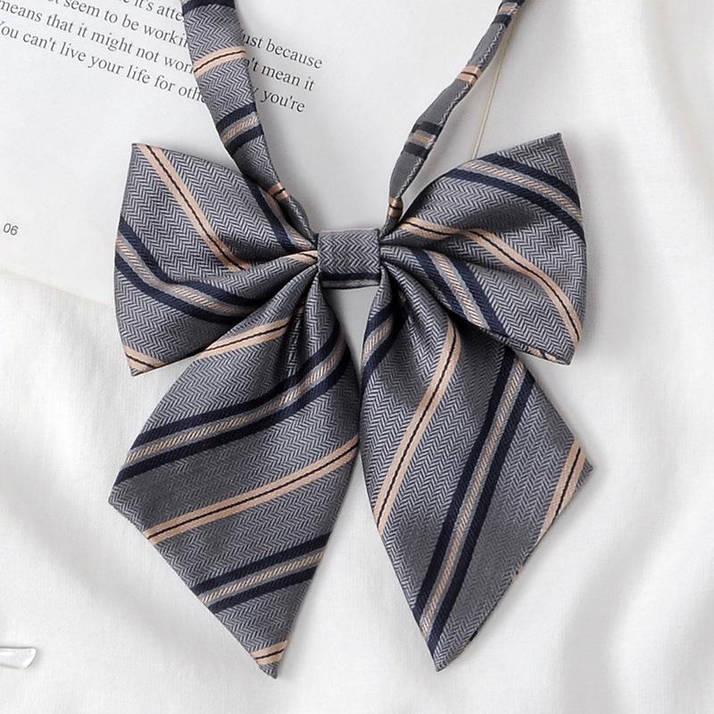 Галстук студенческий женский H-Brand серый и темно-синий с золотом - Академический стиль, короткий дизайн, серый узкий галстук, мужская мода.
Галстук студенческий женский H-Brand серый и темно-синий с золотом - Академический стиль, короткий дизайн, серый узкий галстук, мужская мода.