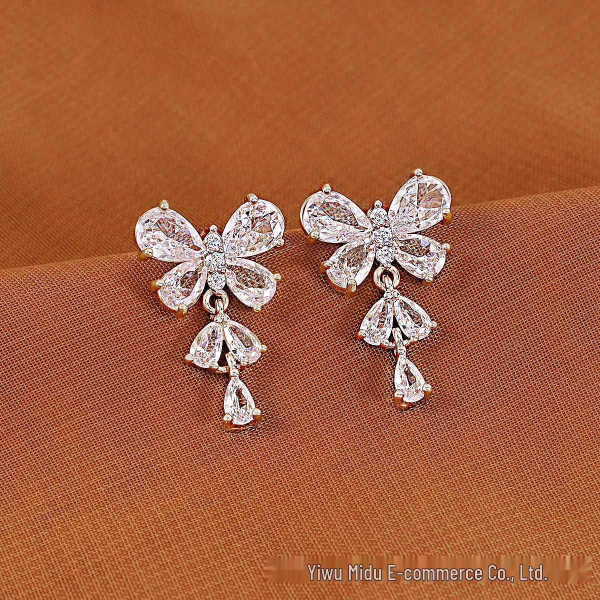 Exquisite Zircon Butterfly Stud Earrings – High-End, Shiny, Fashionable, Versatile, Luxury Style
Exquisite Zircon Butterfly Stud Earrings – High-End, Shiny, Fashionable, Versatile, Luxury Style