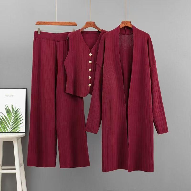 2025 New Arrival: Cross-Border Knitted Three-Piece Set - Sleeveless Vest, Wide-Leg Pants, and Cardigan. One Size глибокий/червоний
2025 New Arrival: Cross-Border Knitted Three-Piece Set - Sleeveless Vest, Wide-Leg Pants, and Cardigan. One Size глибокий/червоний