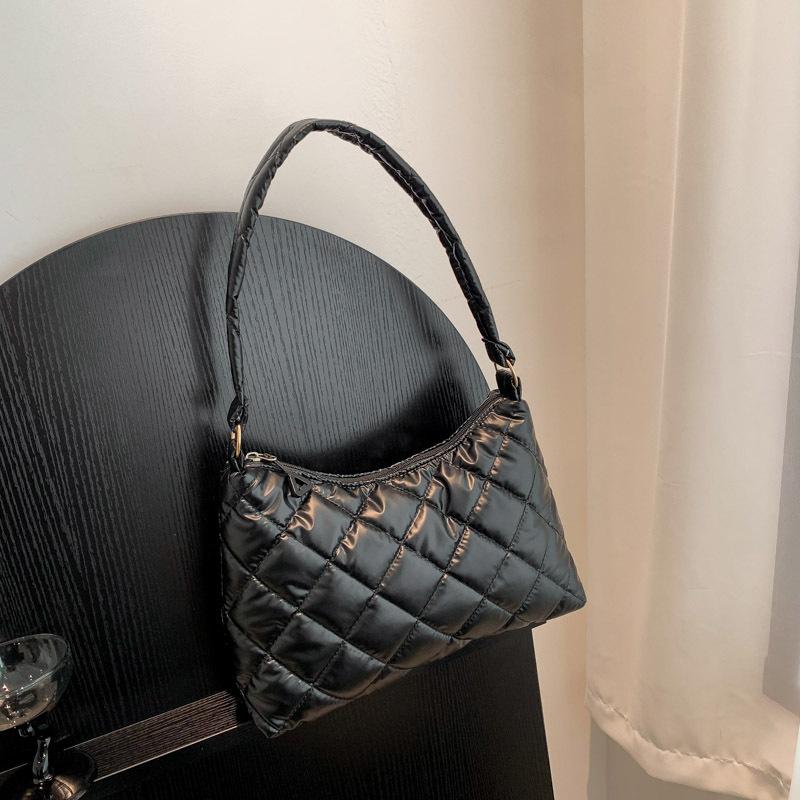 Корейська версія великої жіночої сумки, преміальна сумка під пахвами 2024, нова полотняна сумка з діамантами, повсякденна сумка-мессенджер Tide чорний
Корейська версія великої жіночої сумки, преміальна сумка під пахвами 2024, нова полотняна сумка з діамантами, повсякденна сумка-мессенджер Tide чорний