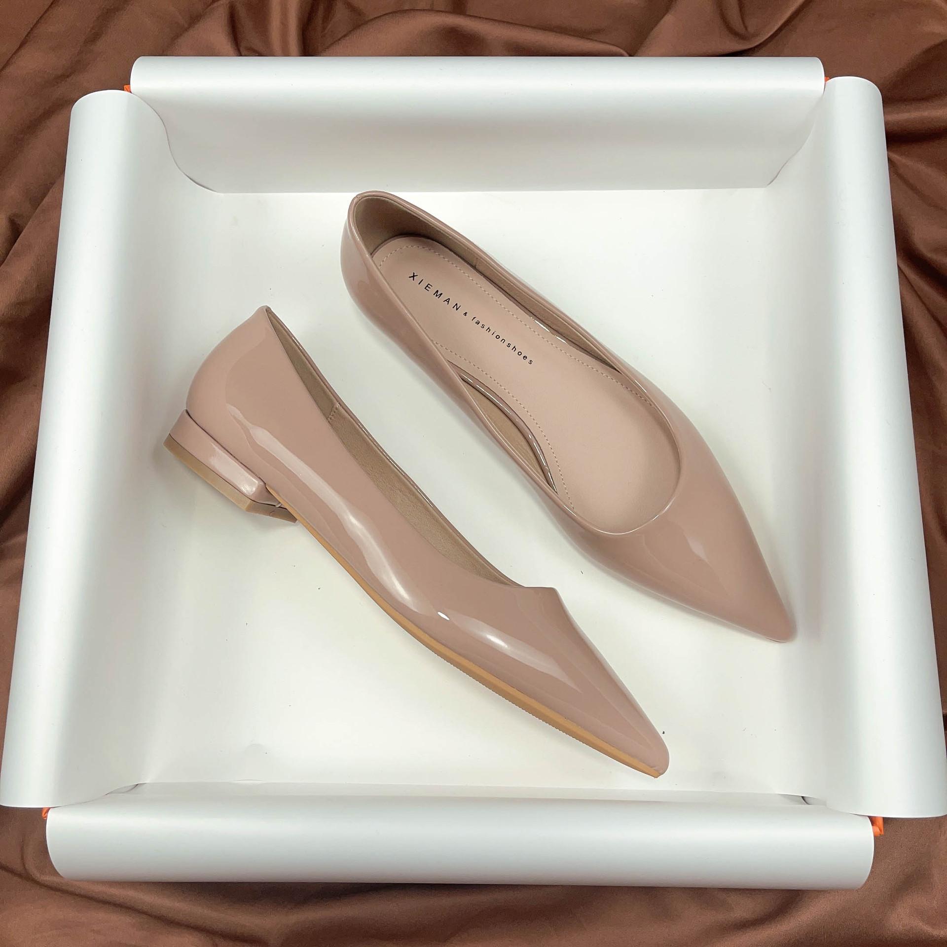 19607 черные лаковые профессиональные балетки женские летние на мягкой подошве новые модели универсальные с острым носком с мелким вырезом 40