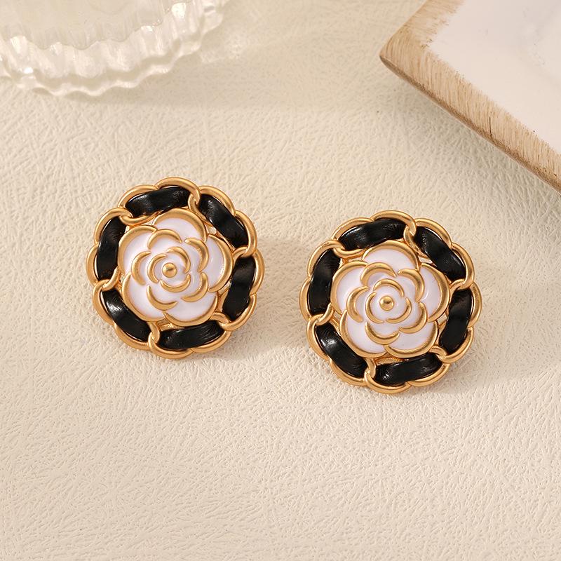 Original Black Camellia Drip Oil Stud Earrings with Silver Needle - Exaggerated Vintage Design for Women
Original Black Camellia Drip Oil Stud Earrings with Silver Needle - Exaggerated Vintage Design for Women