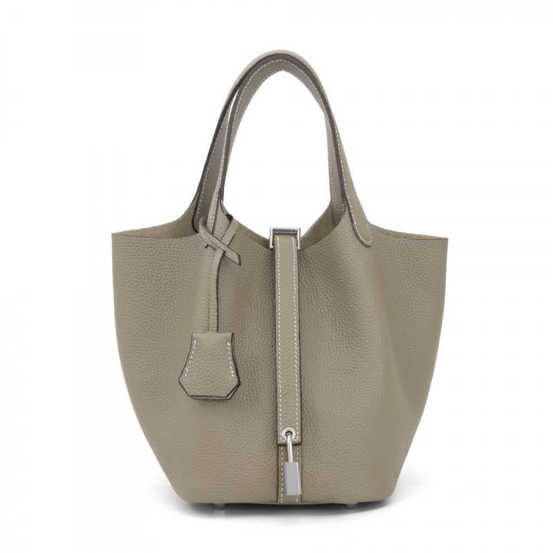 First-layer Cowhide Bag Bucket Vegetable Basket Female Retro All-matching Handbag High-end Bridal Wedding 22cm
First-layer Cowhide Bag Bucket Vegetable Basket Female Retro All-matching Handbag High-end Bridal Wedding 22cm
