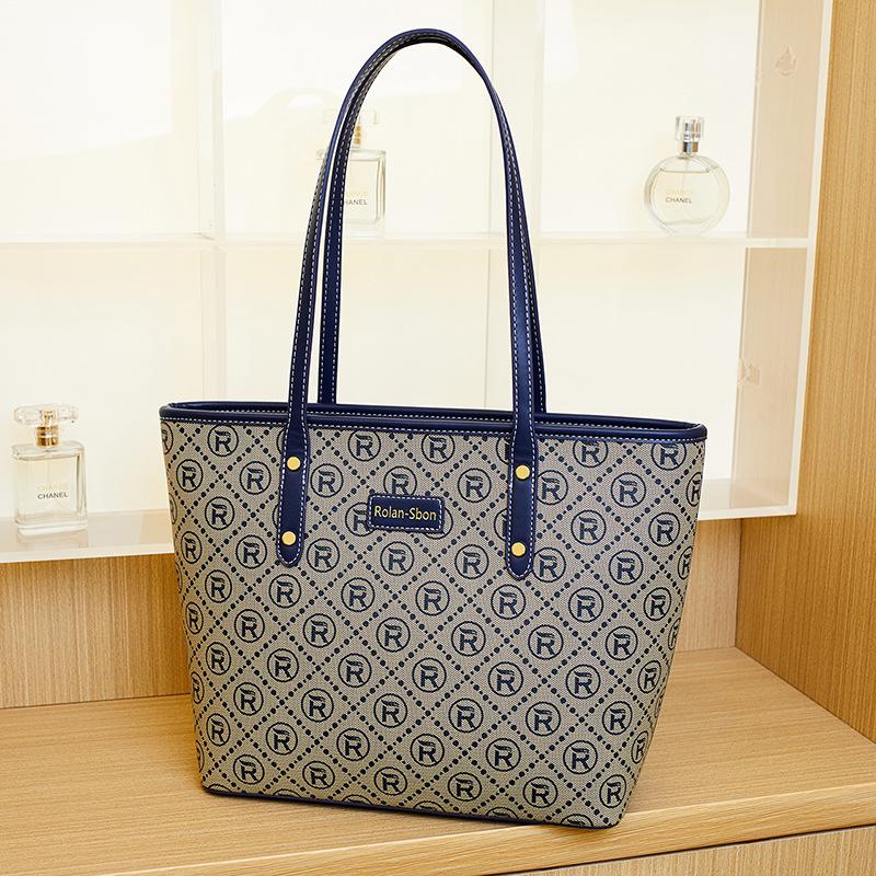 Retro Textured Tote Bag Simple Versatile Fashion Mother Child Bag Printed Light Luxury High End Women s Commuting Handbag
Retro Textured Tote Bag Simple Versatile Fashion Mother Child Bag Printed Light Luxury High End Women s Commuting Handbag