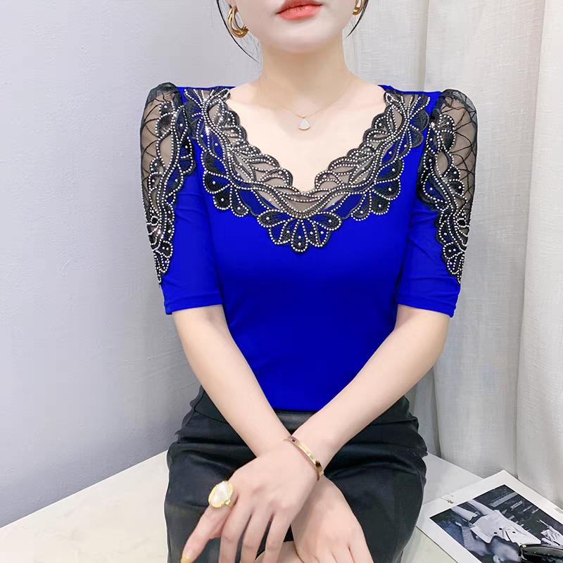 New Summer Luxury Shiny Hot Diamonds Women s Embroidery Flower T-Shirt Elegant V-Neck Lace Patchwork Tops Female Transparent Mid-Sleeve Tees M
New Summer Luxury Shiny Hot Diamonds Women s Embroidery Flower T-Shirt Elegant V-Neck Lace Patchwork Tops Female Transparent Mid-Sleeve Tees M