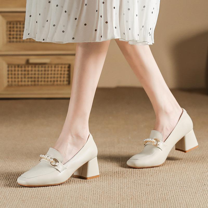Autumn and winter retro college style square head pearl buckle thick heel Mary Jane single shoes professional commuter work shoes 34 чёрный
Autumn and winter retro college style square head pearl buckle thick heel Mary Jane single shoes professional commuter work shoes 34 чёрный