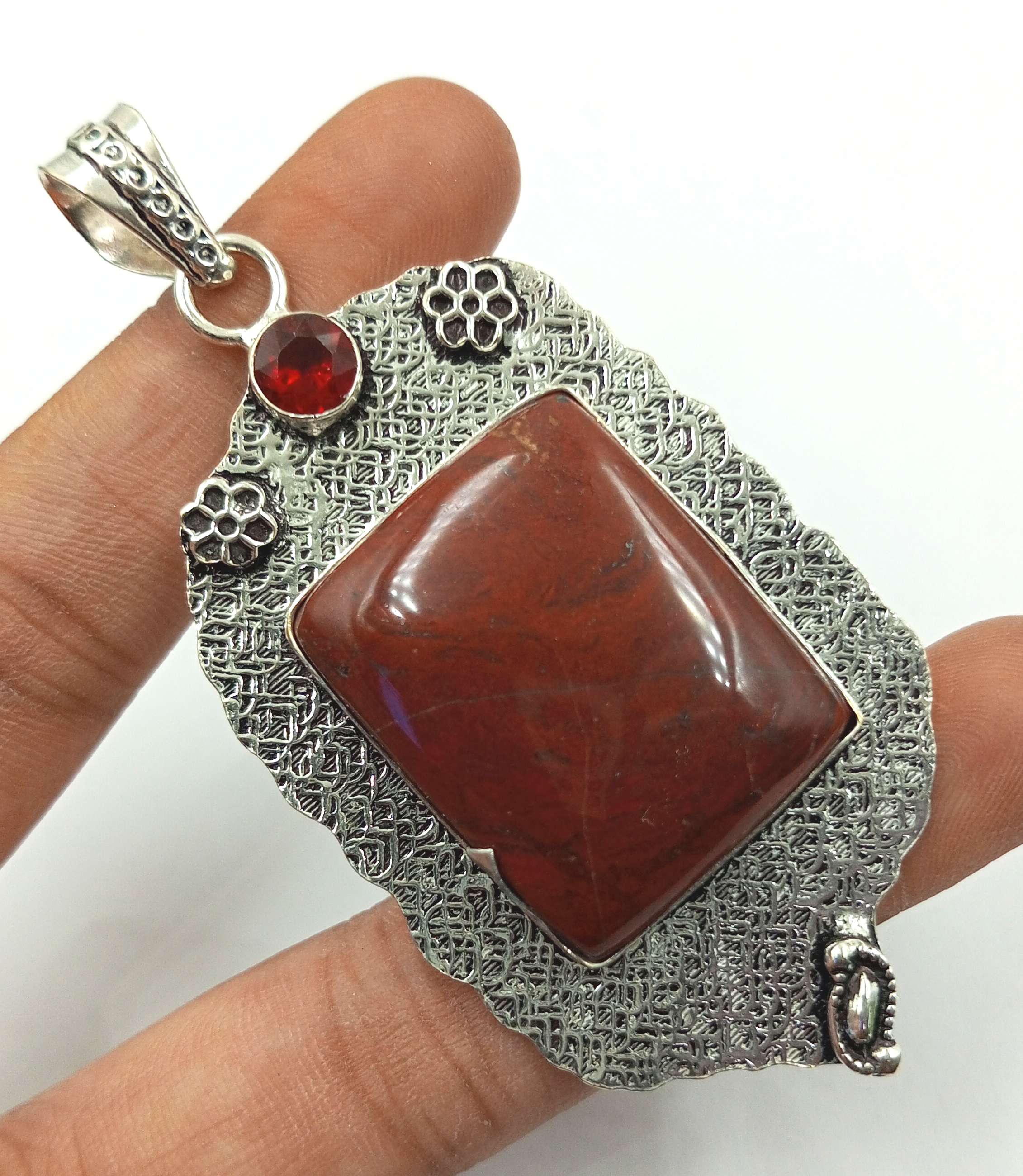 Подвеска для одаренных женщин Red Jasper Gemstone 925 пробы с серебряным покрытием UUOL-P48
Подвеска для одаренных женщин Red Jasper Gemstone 925 пробы с серебряным покрытием UUOL-P48