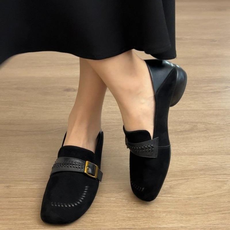 Удобные мягкие кожаные туфли слипоны на плоской подошве, ретро дизайн с пряжкой, сезон весна-осень, однотонные повседневные лоферы 35 чёрный
Удобные мягкие кожаные туфли слипоны на плоской подошве, ретро дизайн с пряжкой, сезон весна-осень, однотонные повседневные лоферы 35 чёрный