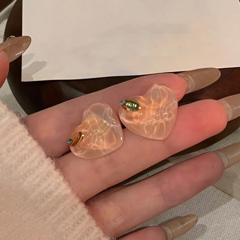 Resin zircon letter pink love stud earrings niche design water ripple earrings fashion personalized earrings
Resin zircon letter pink love stud earrings niche design water ripple earrings fashion personalized earrings