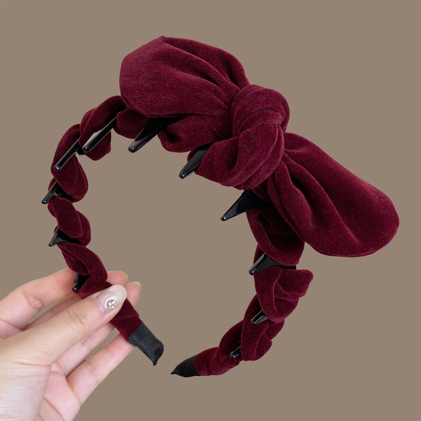 Velvet Rabbit Ear Bow Headband: Fluffy, Non-Slip, Face-Slimming Hair Accessory for Women.
Velvet Rabbit Ear Bow Headband: Fluffy, Non-Slip, Face-Slimming Hair Accessory for Women.