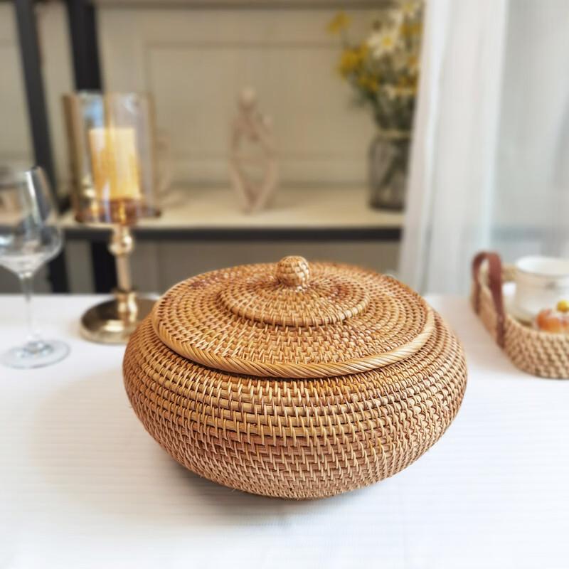 Ru Han Rattan Storage Box with Lid
Ru Han Rattan Storage Box with Lid