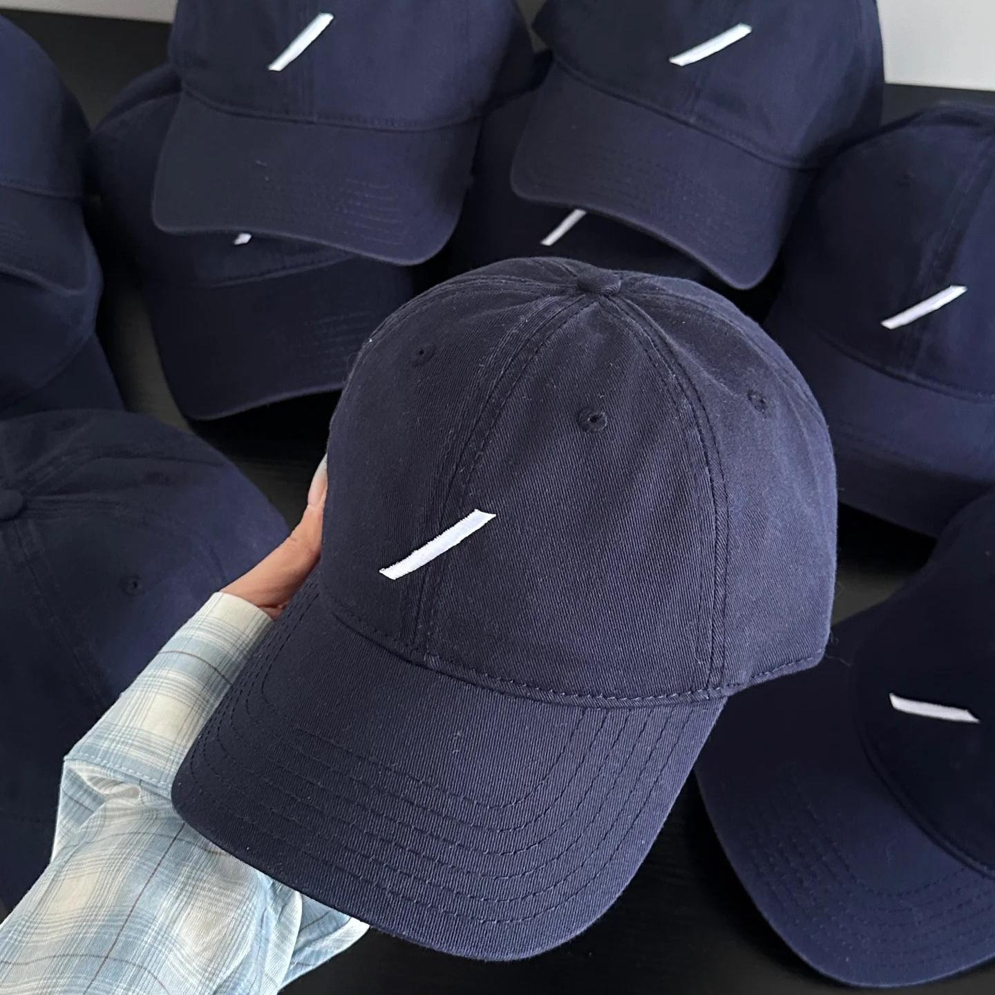 New Versatile Korean style Simple Embroidered Baseball Cap for Women Wide brimmed Couple Baseball Caps for Men Adjustable
New Versatile Korean style Simple Embroidered Baseball Cap for Women Wide brimmed Couple Baseball Caps for Men Adjustable