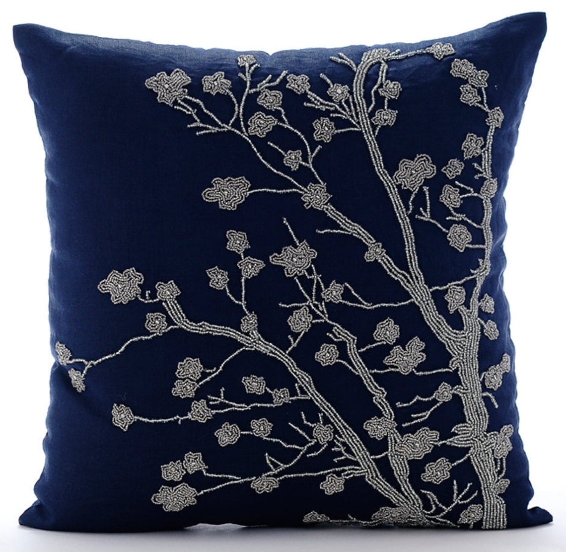 The HomeCentric Custom Navy Blue Shams Цветок магнолии Цветочная тема Наволочки для подушек Наволочки из хлопка и льна Наволочки для подушек Contemporary - Silver Magnolia
The HomeCentric Custom Navy Blue Shams Цветок магнолии Цветочная тема Наволочки для подушек Наволочки из хлопка и льна Наволочки для подушек Contemporary - Silver Magnolia