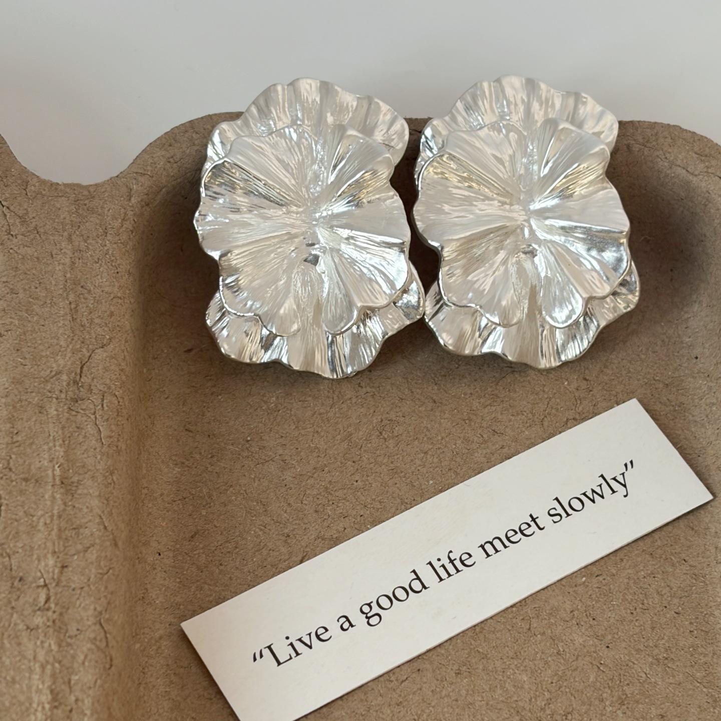 2025 Double-Layer Floral Stud Earrings: Elegant Chinese Style for the Modern Noblewoman срібний
2025 Double-Layer Floral Stud Earrings: Elegant Chinese Style for the Modern Noblewoman срібний