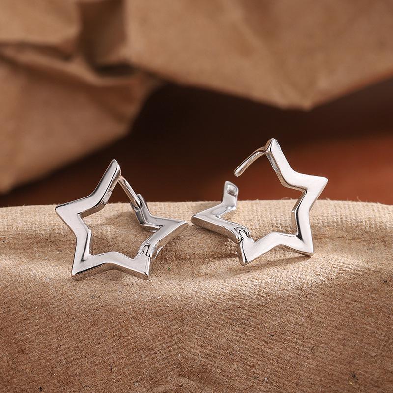 3D Geometric Hollow Star Earrings: Niche Design, Sweet & Cool Style
3D Geometric Hollow Star Earrings: Niche Design, Sweet & Cool Style