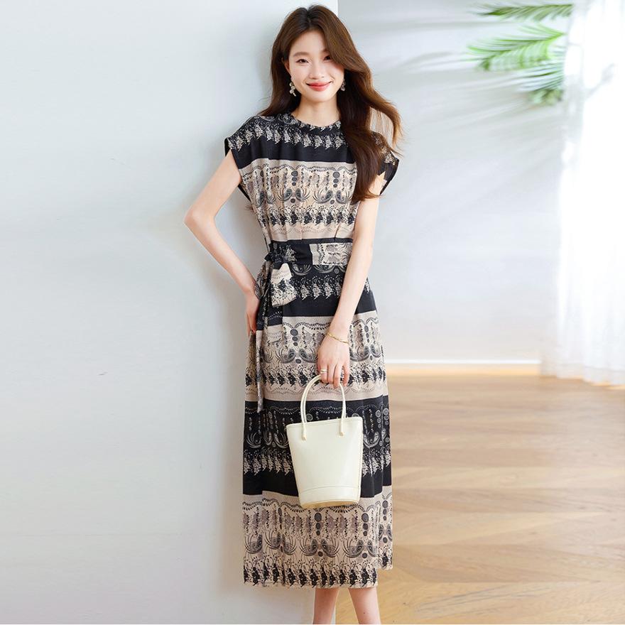 Ретро контрастная цветная печать, выглядит стройнящей и молодящей, женское платье без рукавов, новый продукт, модный темперамент, средней длины, тренд 3XL
Ретро контрастная цветная печать, выглядит стройнящей и молодящей, женское платье без рукавов, новый продукт, модный темперамент, средней длины, тренд 3XL