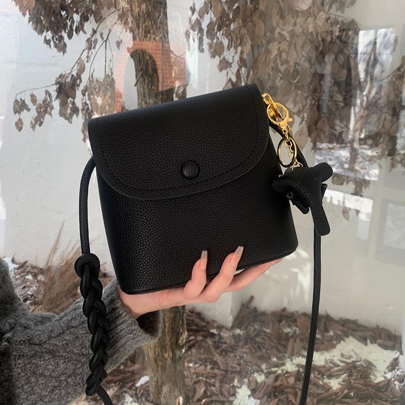 Винтажные кожаные сумки-ведра через плечо, модные однотонные высококачественные сумки через плечо, классические сумки большой вместимости для женщин
Винтажные кожаные сумки-ведра через плечо, модные однотонные высококачественные сумки через плечо, классические сумки большой вместимости для женщин