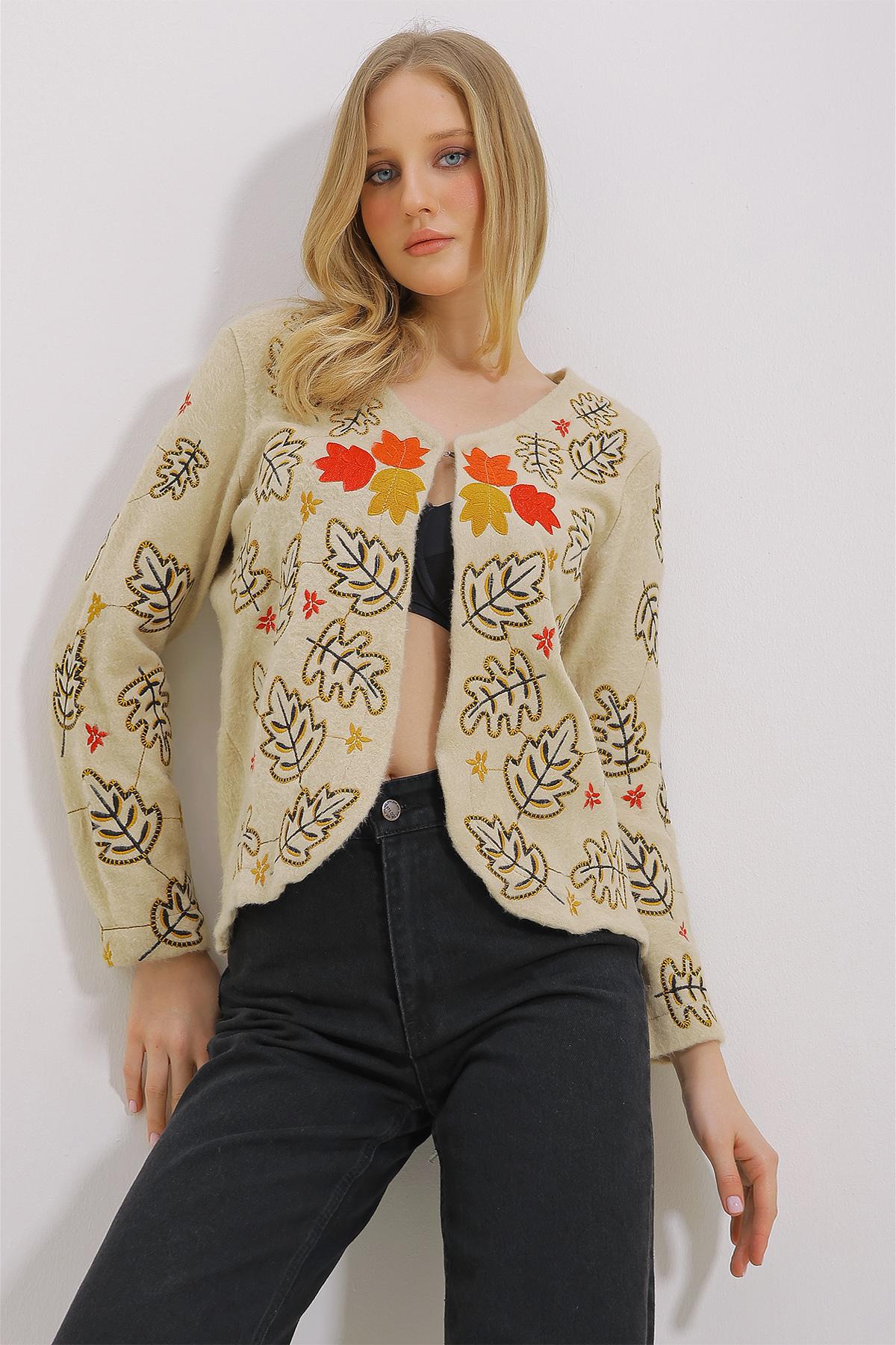 Women s Jacket New Season Fashion Vanilla Crew Neck Full Embroidered Soft Jacket S слюда кольору
Women s Jacket New Season Fashion Vanilla Crew Neck Full Embroidered Soft Jacket S слюда кольору