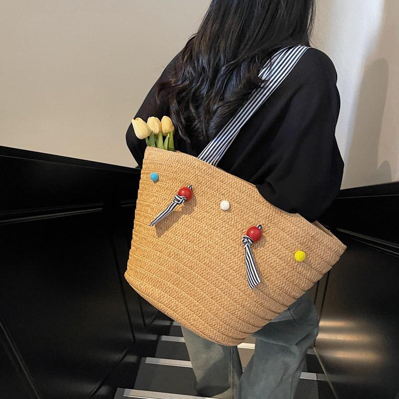 Нишевый дизайн милая сумка-тоут из соломы с помпоном, для пляжного отдыха, с этническим ветром, большой вместимости
Нишевый дизайн милая сумка-тоут из соломы с помпоном, для пляжного отдыха, с этническим ветром, большой вместимости