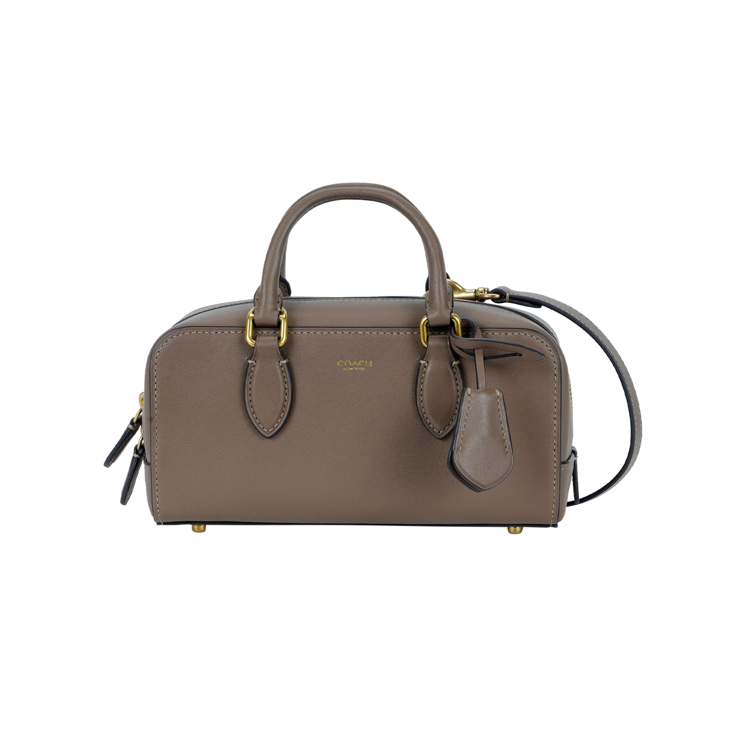 Coach Bowery 22 Removable Adjustable Shoulder Strap Zipper Closure Glove Tanned Leather Shoulder Crossbody Tote Bag Small Women Handbags CY917-B4CBD Basic Set (Bag+Dust Bag)
Coach Bowery 22 Removable Adjustable Shoulder Strap Zipper Closure Glove Tanned Leather Shoulder Crossbody Tote Bag Small Women Handbags CY917-B4CBD Basic Set (Bag+Dust Bag)