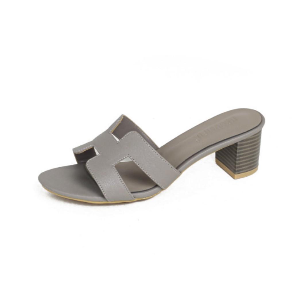 summer new slippers women s medium heel thick heel cool slippers women s fashion and thin beach slippers women 41 сірий колір
summer new slippers women s medium heel thick heel cool slippers women s fashion and thin beach slippers women 41 сірий колір