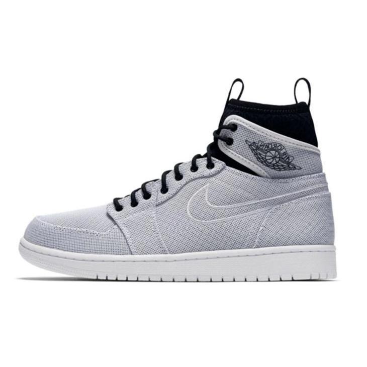 Новые JORDAN 1 Retro Ultra High Белые Черные 844700-132
Новые JORDAN 1 Retro Ultra High Белые Черные 844700-132