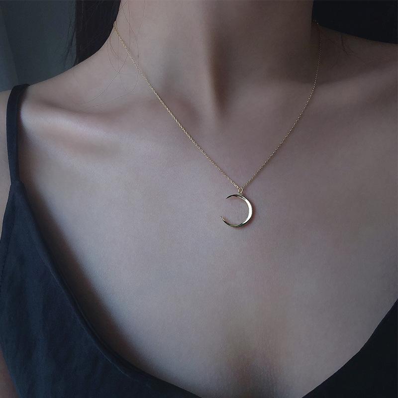 2025 new niche design moon necklace female tide collarbone chain short simple temperament cold wind Korean version
2025 new niche design moon necklace female tide collarbone chain short simple temperament cold wind Korean version