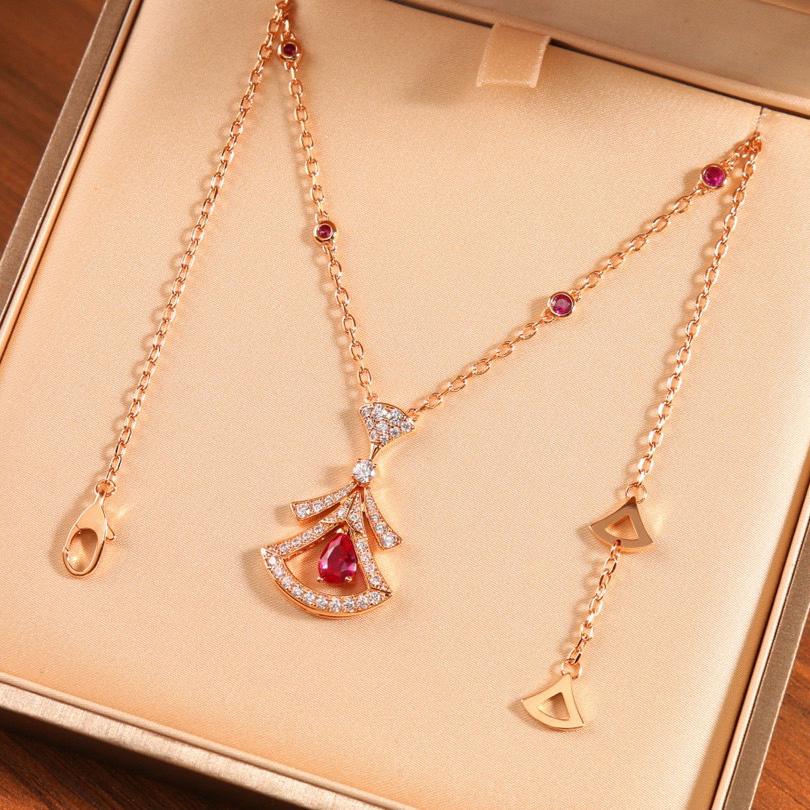2024 New Hot Brand Vintage Women s Earrings Luxury Jewelry Set for Women Designer Pendant Pure 925 Sterling Silver Fan Necklace
2024 New Hot Brand Vintage Women s Earrings Luxury Jewelry Set for Women Designer Pendant Pure 925 Sterling Silver Fan Necklace