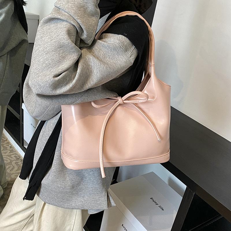 2025 new retro shoulder messenger big bag casual texture fashionable simple large capacity bow tote bag women 35*13*29
2025 new retro shoulder messenger big bag casual texture fashionable simple large capacity bow tote bag women 35*13*29