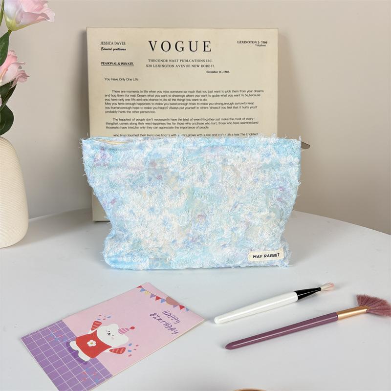 New Plush Tassel Printed Makeup Bags Fresh and Large Capacity Toilet Bag Elegant Handbag for Women Cosmetic Bag Travel Organizer
New Plush Tassel Printed Makeup Bags Fresh and Large Capacity Toilet Bag Elegant Handbag for Women Cosmetic Bag Travel Organizer