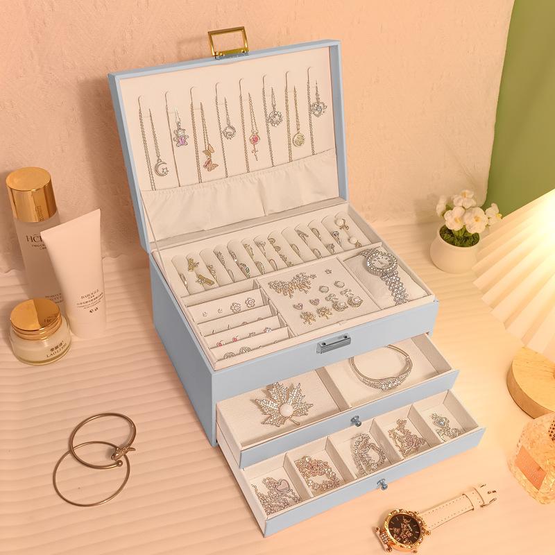 Предмет шкатулка для хранения ювелирных изделий высокого класса серьги-пусеты изысканные ювелирные изделия золотые ювелирные изделия настольная большая вместимость легкая роскошь двухслойная домашняя шкатулка для ювелирных изделий Jewelry Box небесно-голу
Предмет шкатулка для хранения ювелирных изделий высокого класса серьги-пусеты изысканные ювелирные изделия золотые ювелирные изделия настольная большая вместимость легкая роскошь двухслойная домашняя шкатулка для ювелирных изделий Jewelry Box небесно-голу