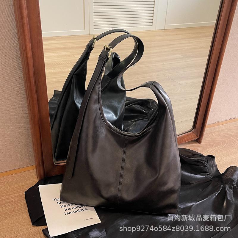 Premium sense large-capacity bag women s 2025 new fashion messenger bag casual versatile shoulder bag simple tote bag темно-коричневого
Premium sense large-capacity bag women s 2025 new fashion messenger bag casual versatile shoulder bag simple tote bag темно-коричневого